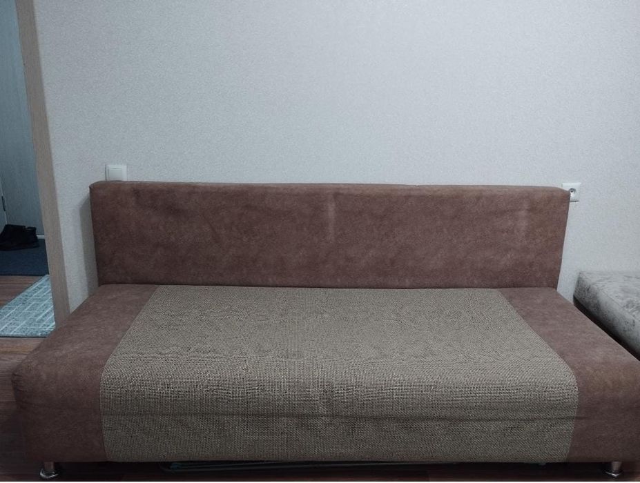 Продам диван коричневый
