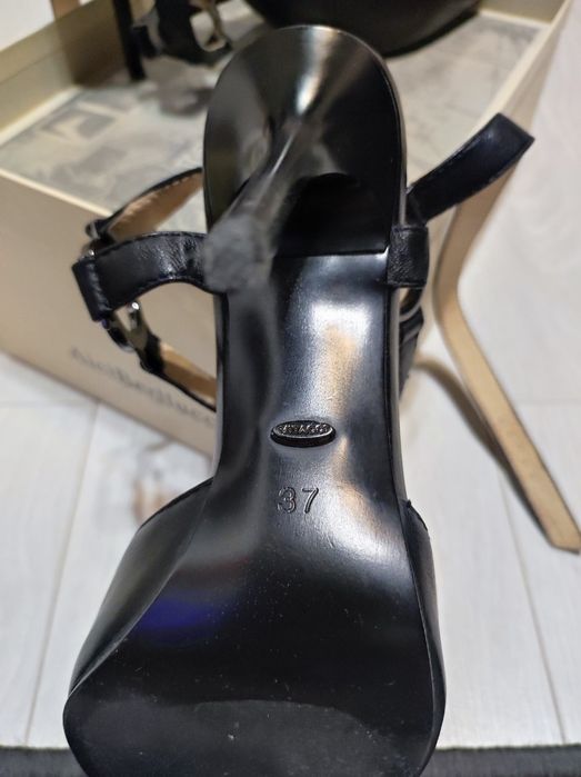 Женские босоножки