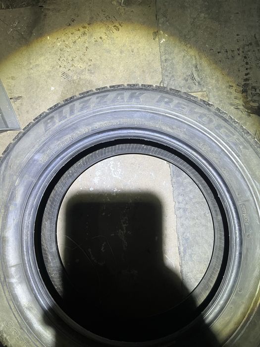 Резина липучка 225/60/17 бу