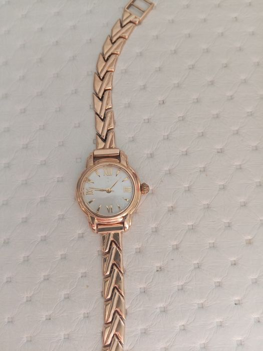 Продам часы золотые