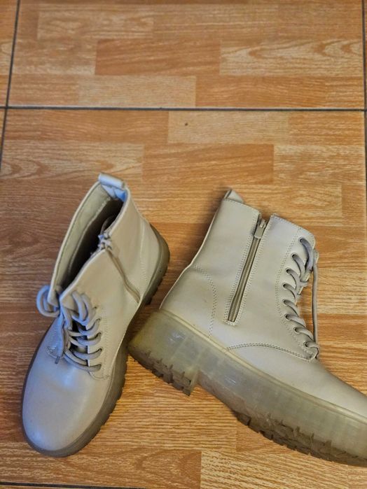 Ghete crem , cu platforma