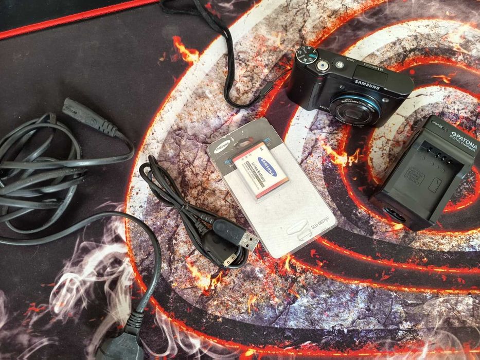 Camera foto digitala Samsung DIGIMAX NV10, 10.1 MP cu 2 acumulatori