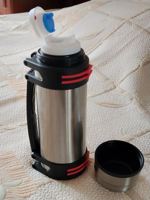 Продам термос новый