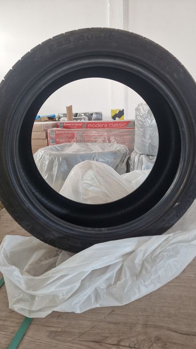 Vand set 4 anvelope

Dimensiuni:
2 bucati 245/40 R18  
2 bucati 265/35