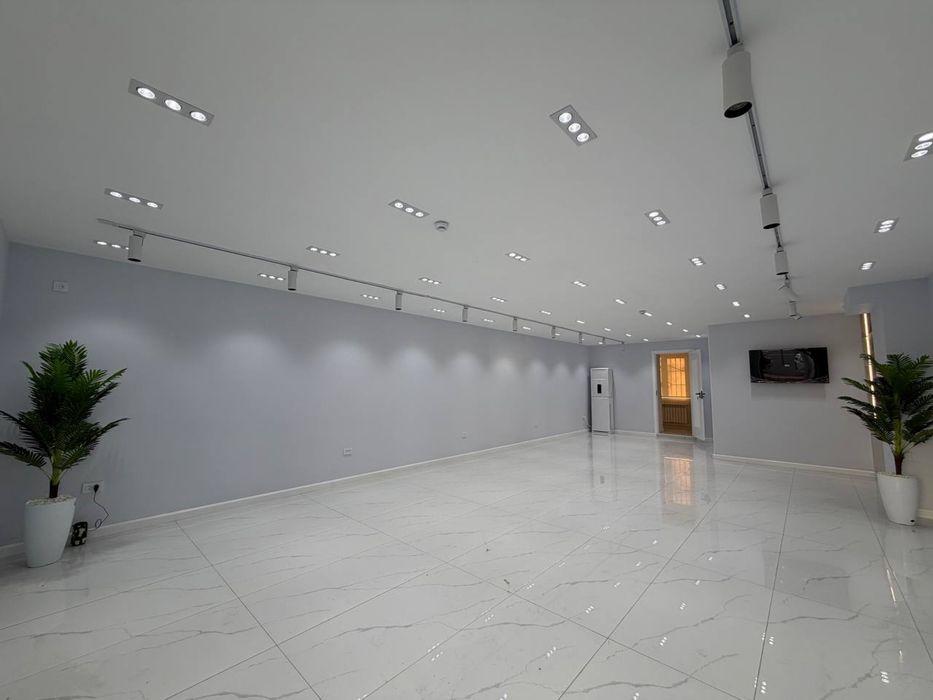 Срочно сдается офис магазин 85м2 + паркинг Шота Руставели