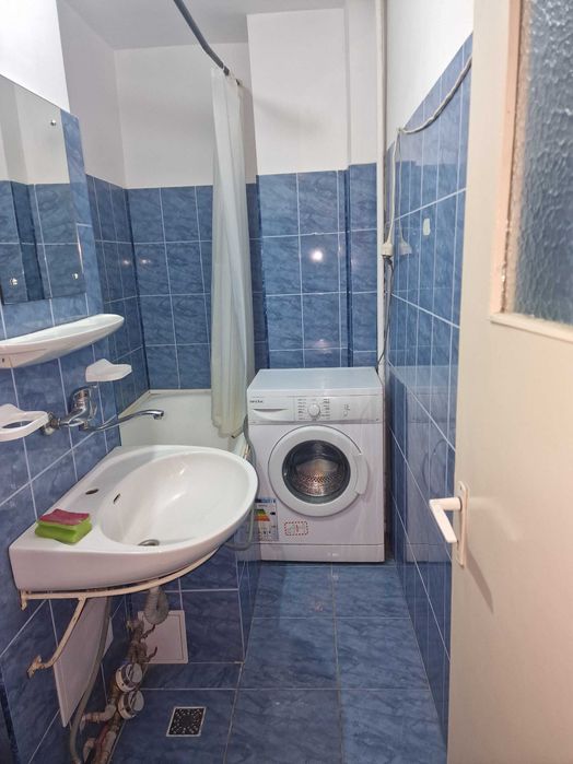 Închiriez garsoniera