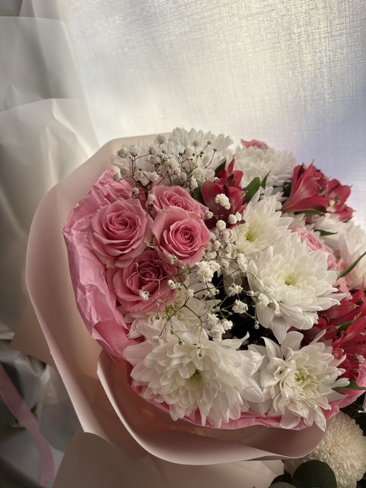 Цветы свежие  и обьемные