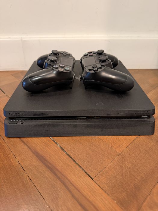 PlayStation 4 (500GB)