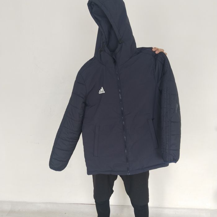 Куртка сатылады.