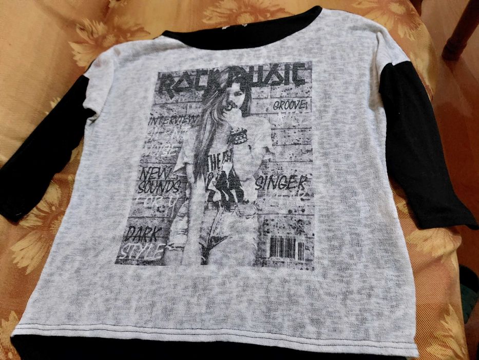 Продавам дамски  блузи и фланели