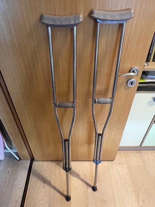 Патерици (анатомични) | Регулируеми | Леки и стабилни | Почти нови