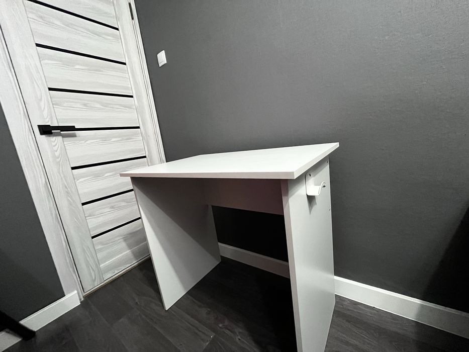 Продам стол 5000тг