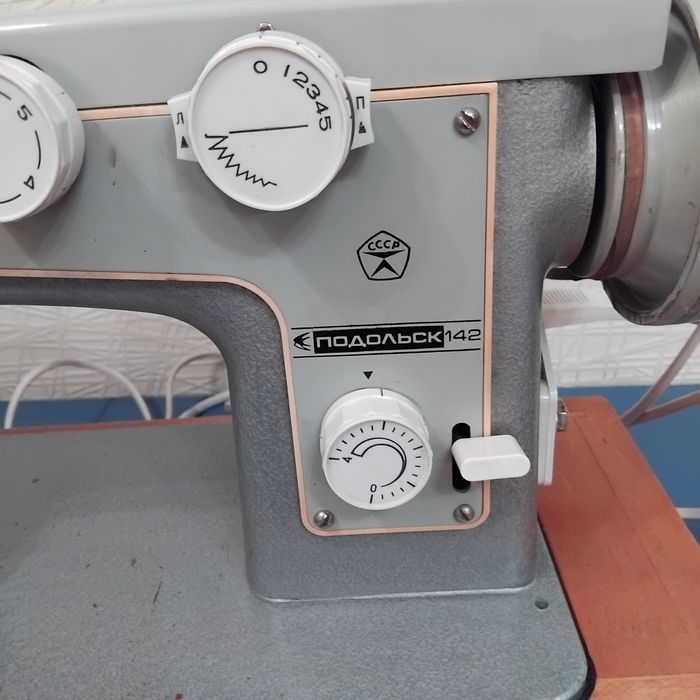 Швейная машинка Подольск-142