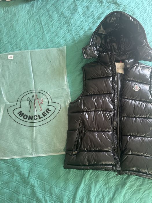 Moncler елек.