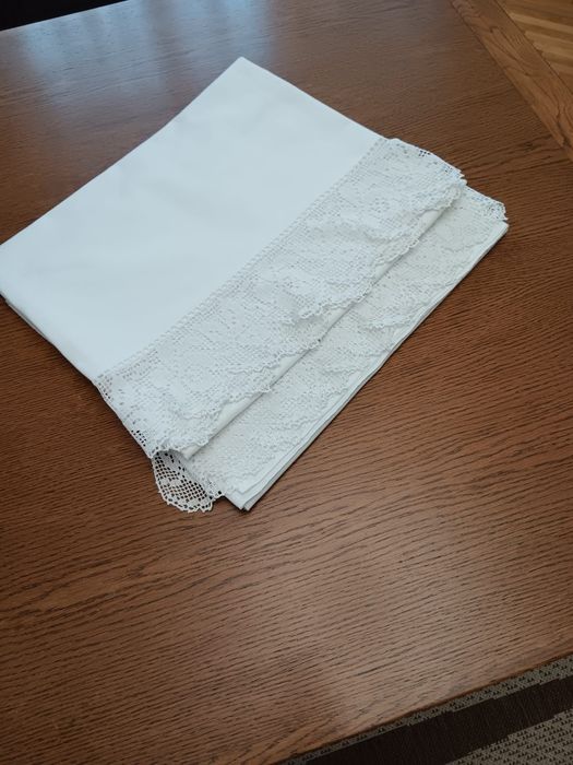 Set 2 Cearceafuri Tradiționale vintage cu Dantelă Lucrată Manual, Superbe (154 x 180 cm) x 2