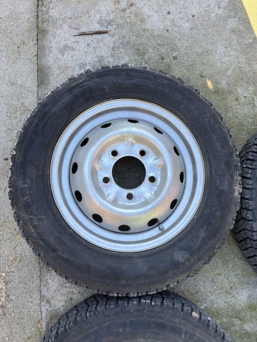 Гуми с джанти 16-ски от Лада Нива