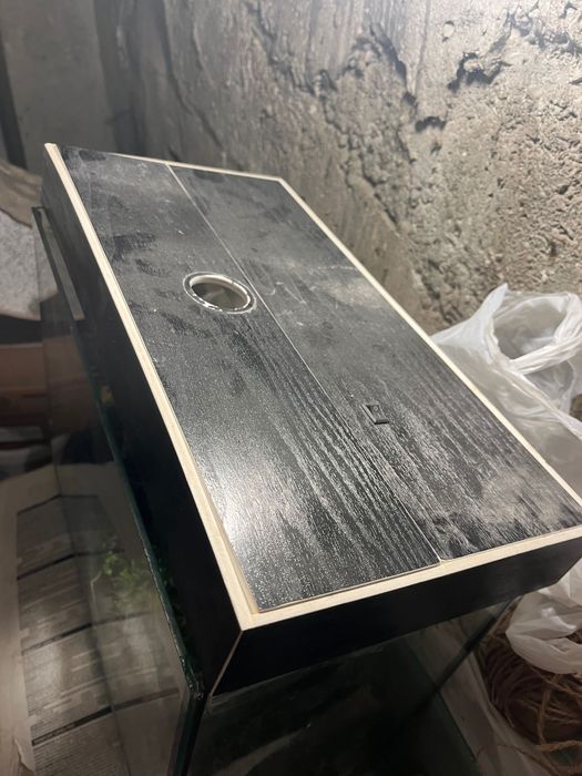 Аквариум с помпичка капак и водорасли