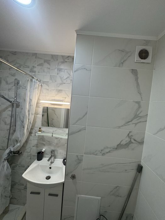 Дава се под наем Двустаен апартамент в Шумен, Боян Българанов 1 - 65 кв.м за 280.5 € - Снимка #2