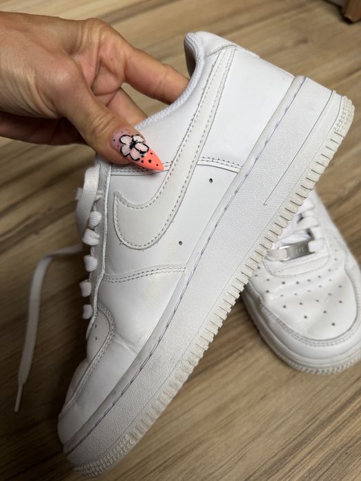 Оригинални бели кожени кецове Nike Air Force 1 ! 39 н