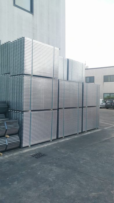 Ново фасадно скеле произведено в италия със сертификат и паспорт