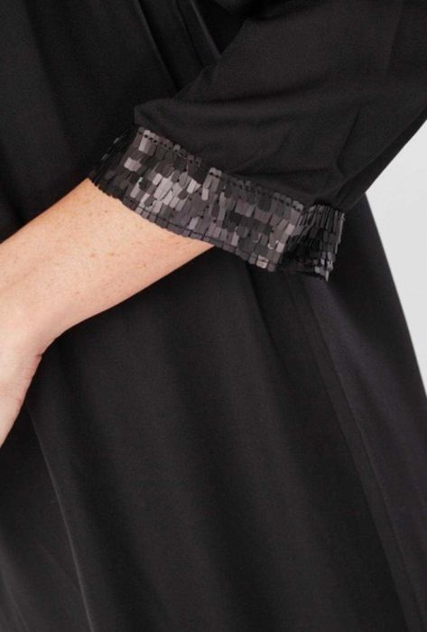 НОВА елегантна дамска рокля с пайети и с гол гръб (размер С-М)