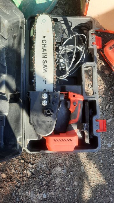 Пила акуммуляторная для спила сучков и веток