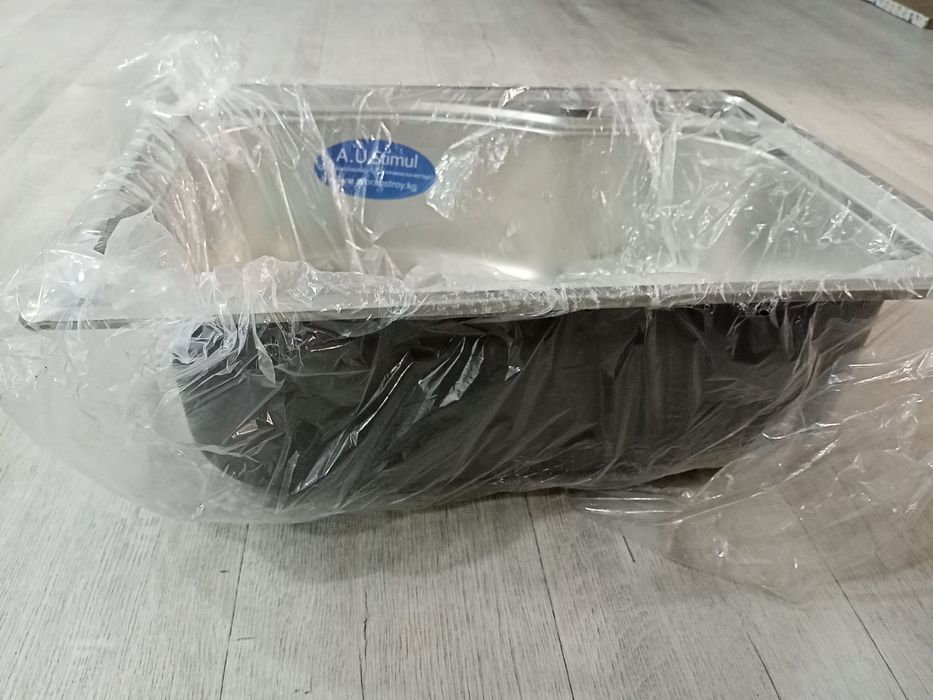 Продам кухонную мойку