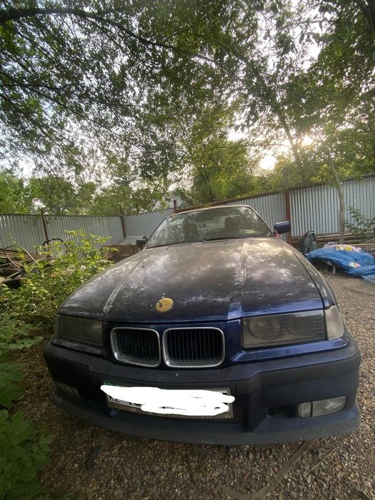 Срочно продам машину BMW 320i