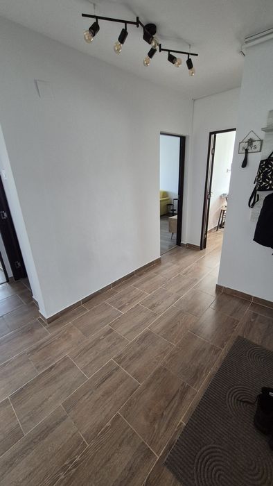 Apartament 4 camere de închiriat
