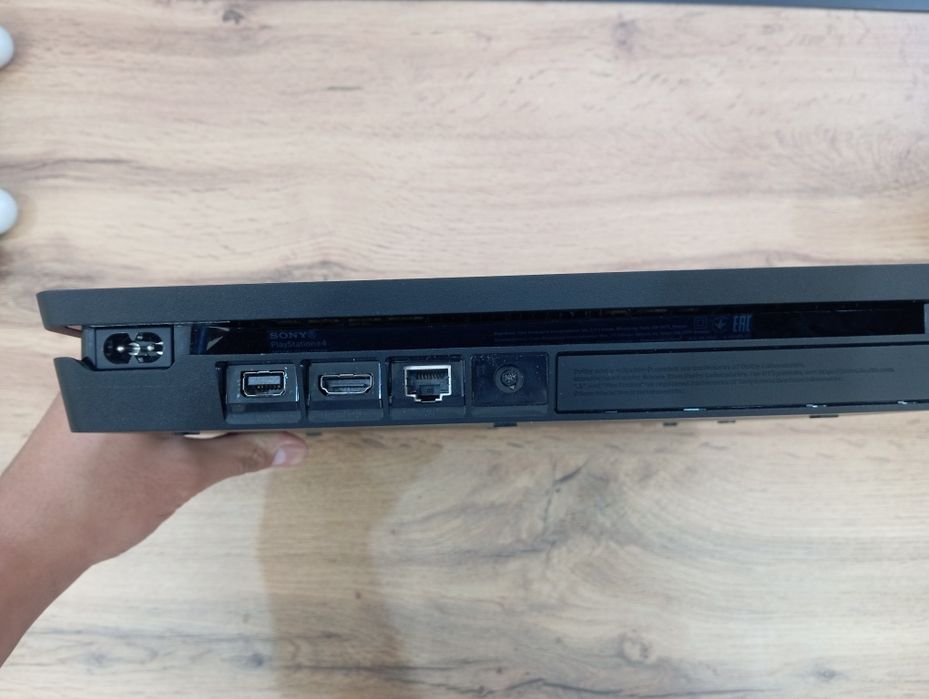 Продам PS 4 Slim Срочно