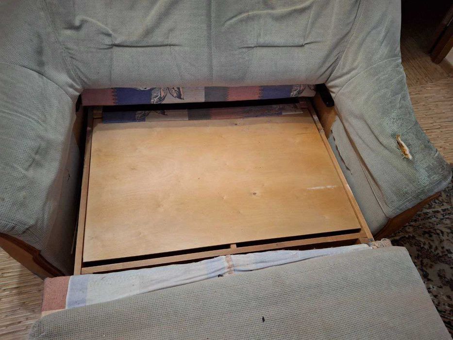 Старый раскладной диван