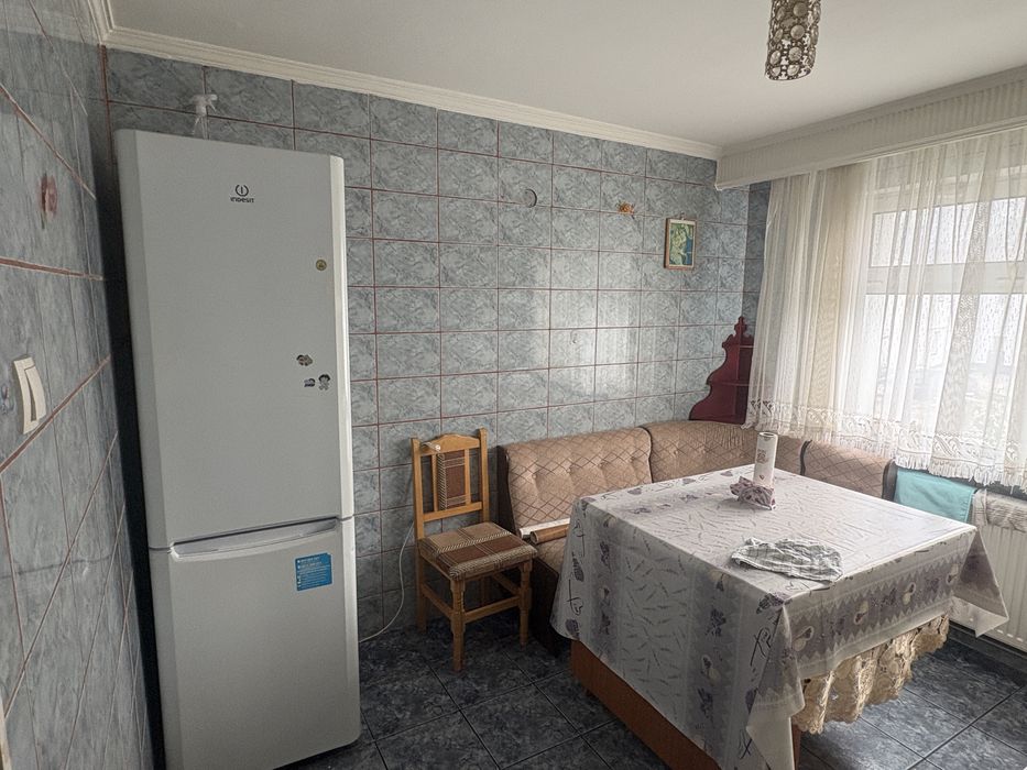 Inchiriez ap 3 camere