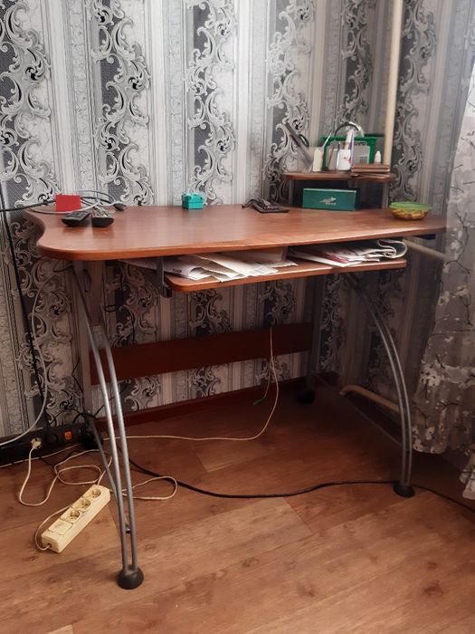 Продам компьютерный столик