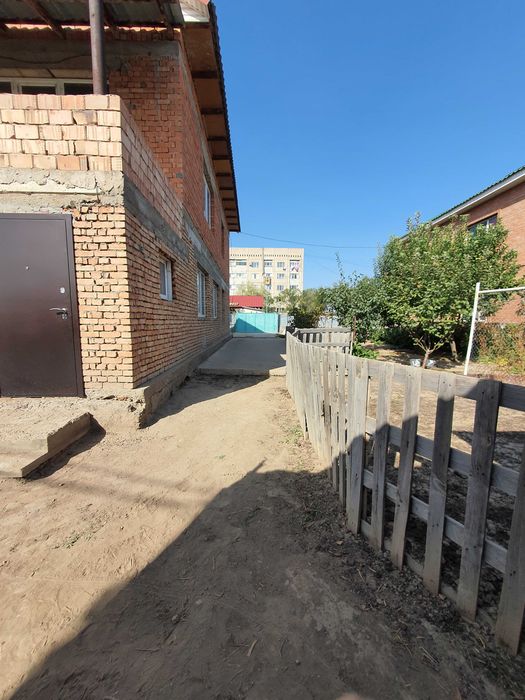 Спутник 22-Нужен Ремонт-9 ком-401 м²-8.25 сот.