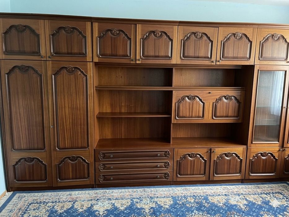 Bibliotecă sufragerie clasică, modulară – Stare excelentă, spațiu generos depozitare
​Descriere:
