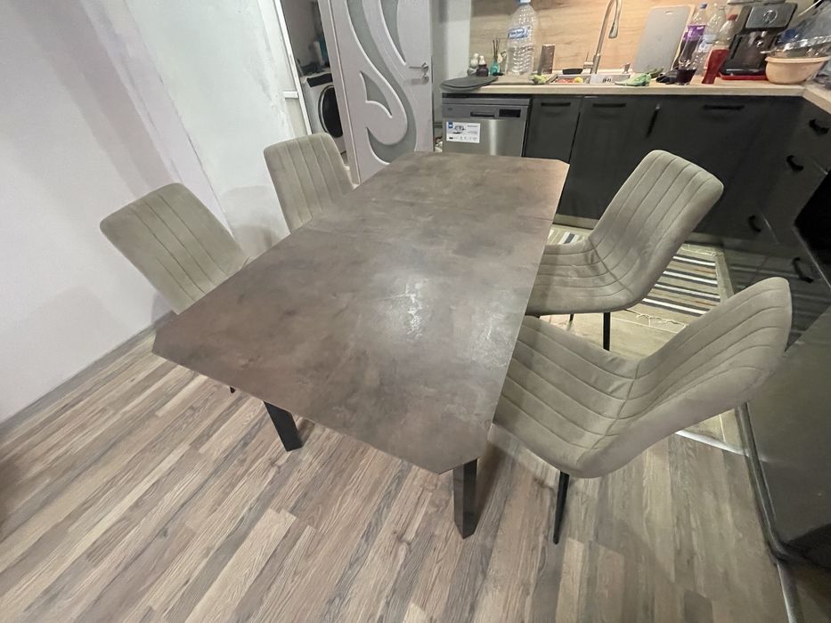 Трапезна Маса разтегателна с четири стола