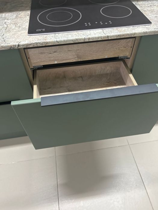 Продам кухонный гарнитур новый