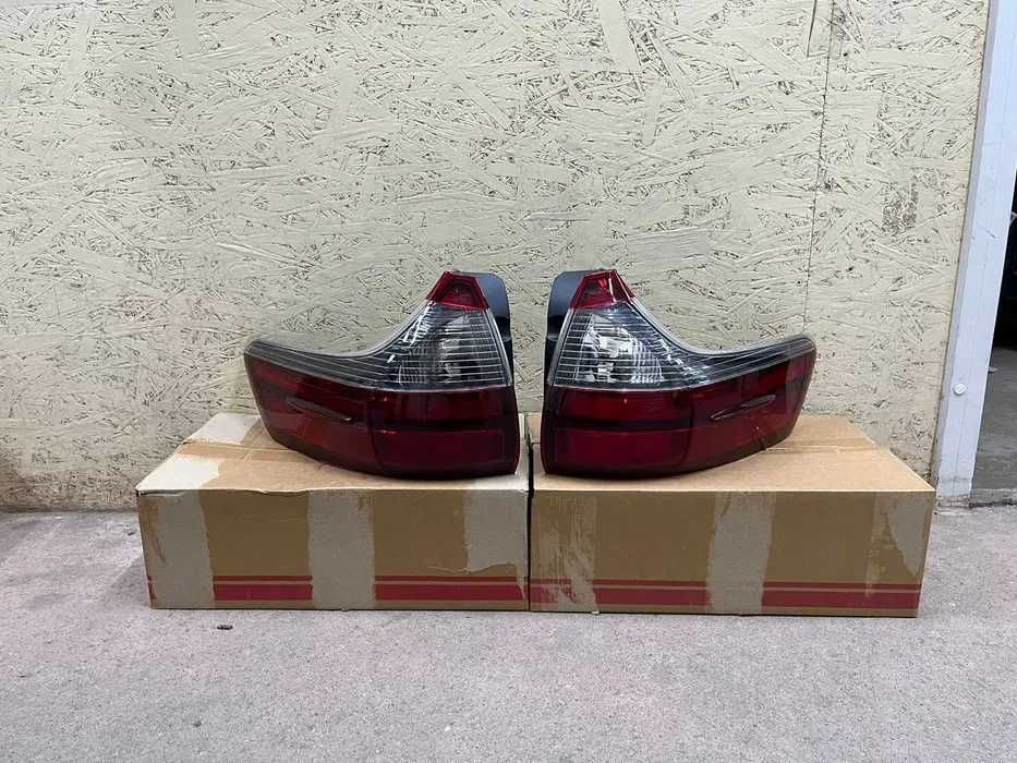 Задний фонарь на Сиенна Сиена 2015- / Toyota SIENNA 2018