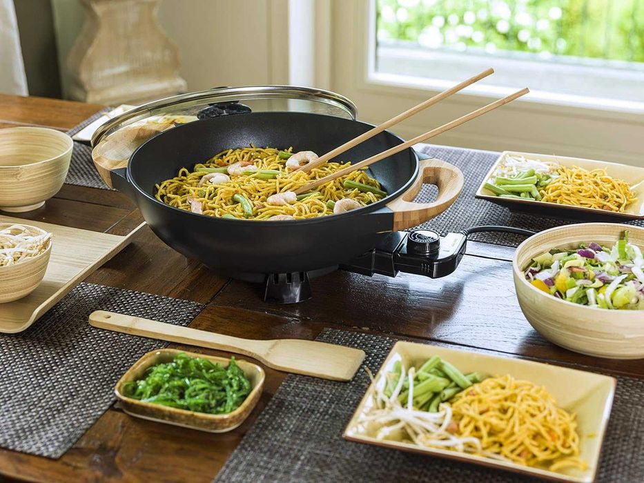 Мултифункционален тиган Уок Bestron с бамбукови дръжки 1500W 5 литра