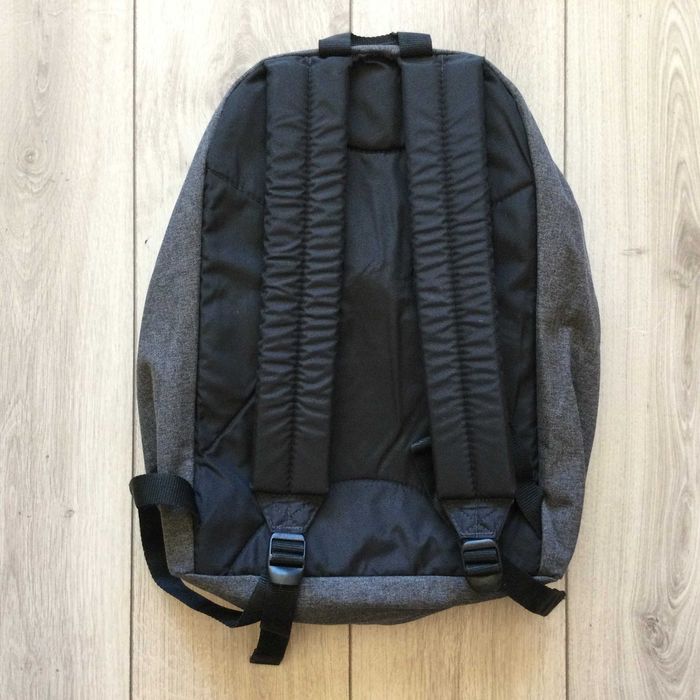 НОВА оригинална тъмно сива водоустойчива раница EASTPAK от Германия