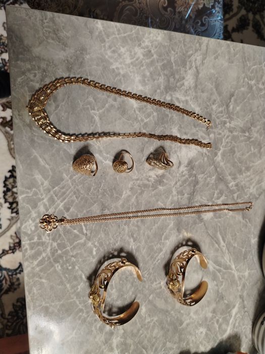 Продаётця золото проба 585