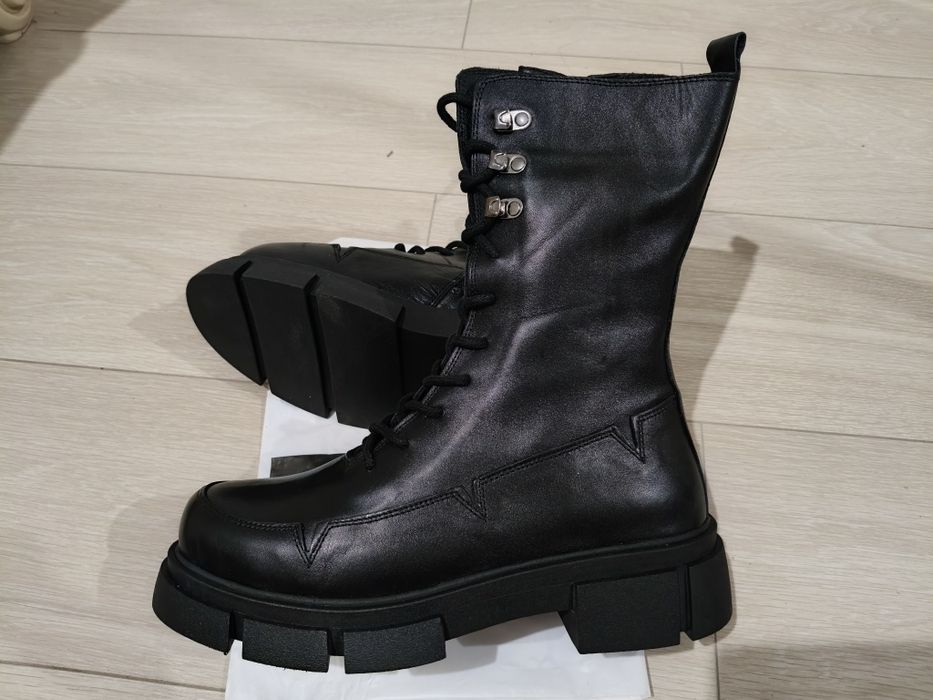 Зимний сапоги сатылады.