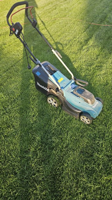 Vand masina tuns gazon Makita ELM320