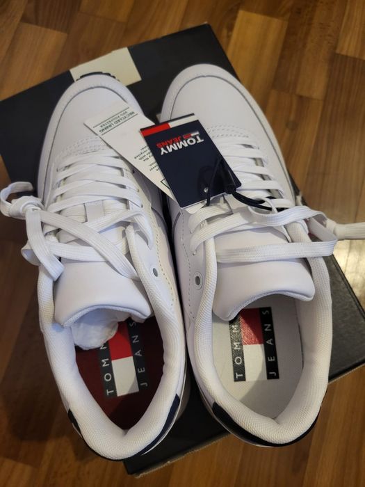 Продам мужские кроссовки