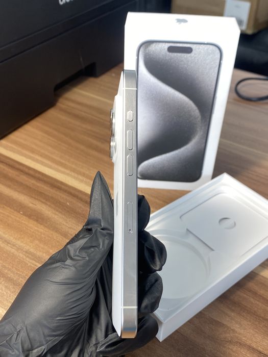 iPhone 15 Pro• 128 GB • White Titanium