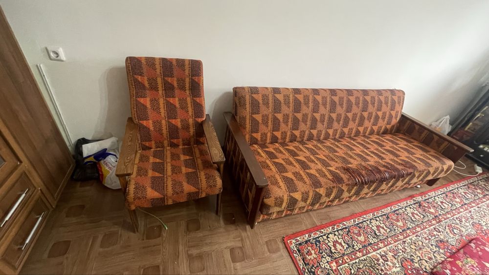 Продаю диван с даумя креслами