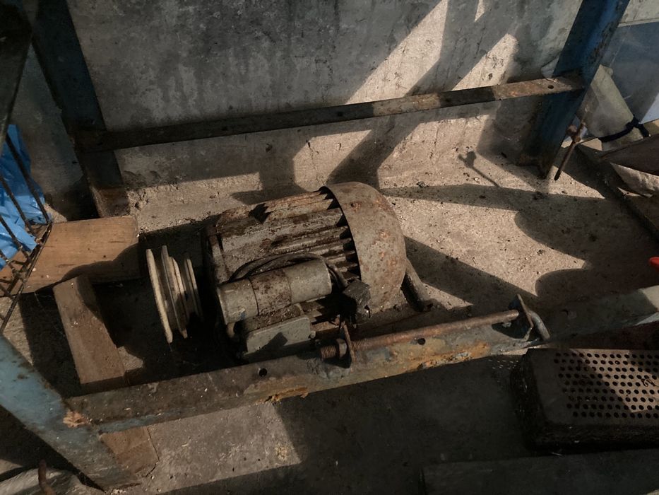 Циркуляр 220 волта