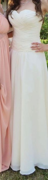 Официална рокля в цвят шампанско