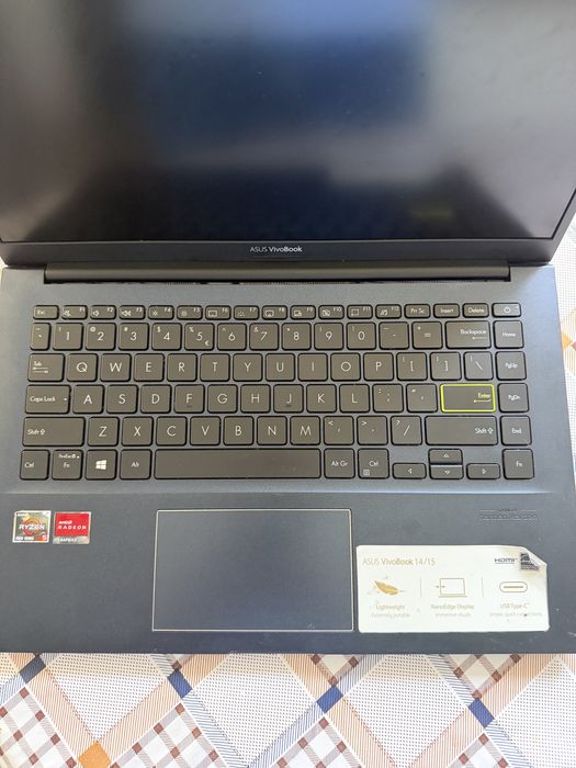 ASUS VivoBook 14