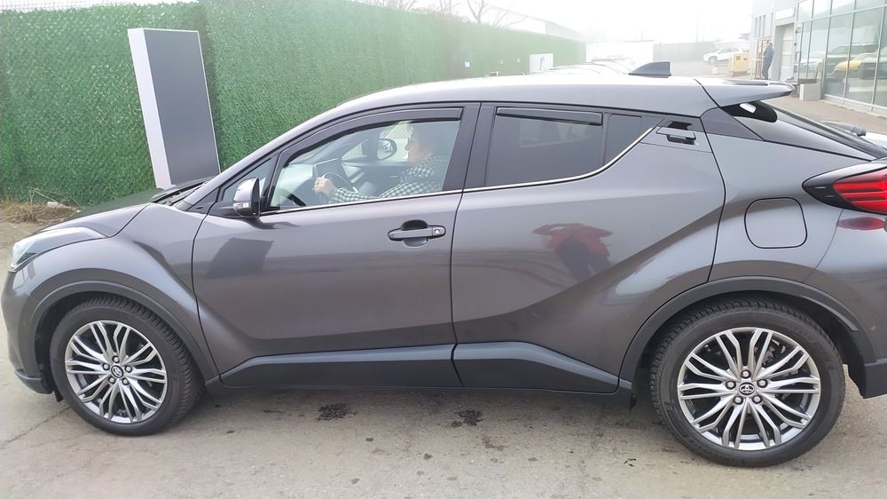 Toyota C-hr C-lassy 2L/184cp full/full,led,piele,JBLsenzori,self park.